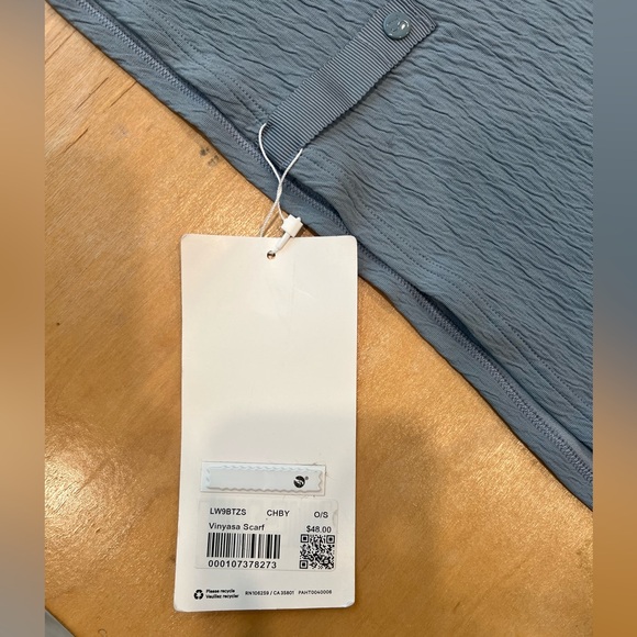 Lululemon Vinyasa Scarf *Crinkle Chambray, New with Tags - Picture 3 of 5